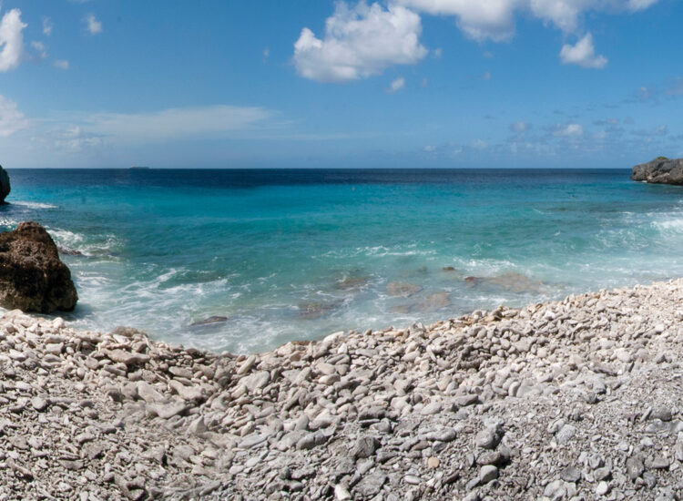 Rocky beach entrance